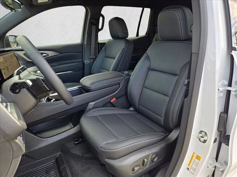 New 2026 Chevrolet Traverse LT image 4