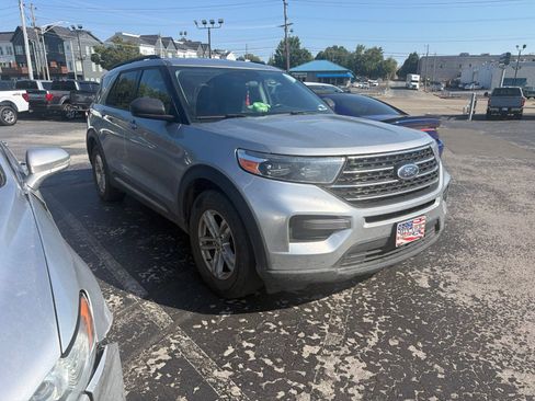 Used 2020 Ford Explorer XLT RWD image 2