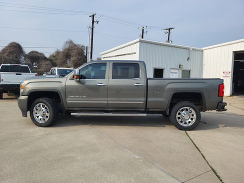 Used 2018 GMC Sierra 2500 Denali w/ Duramax Plus Package image 8