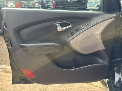 Used 2013 Hyundai Tucson GL image 12