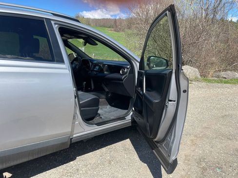 Used 2018 Toyota RAV4 SE w/ Power Extra Value Package AWD/4WD image 29