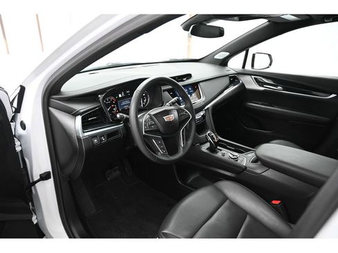 Certified 2025 Cadillac XT5 Premium Luxury image 8