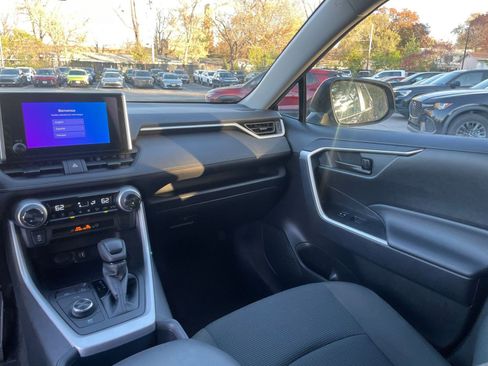 Used 2025 Toyota RAV4 LE image 33