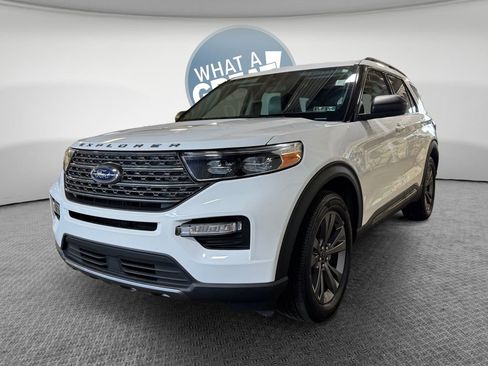Used 2021 Ford Explorer XLT w/ Equipment Group 202A AWD/4WD image 8
