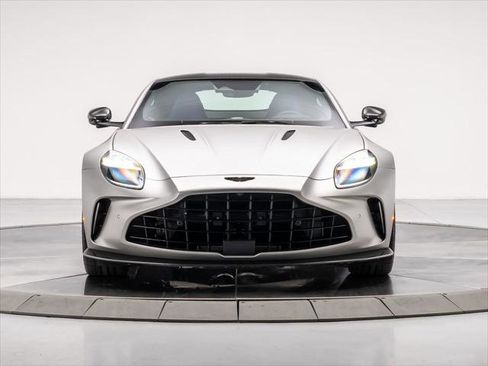 Used 2025 Aston Martin V8 Vantage Coupe image 6