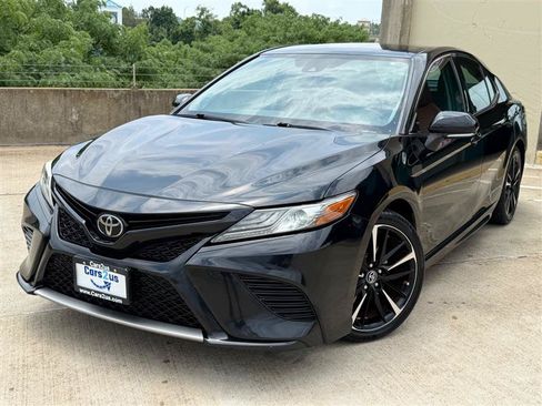 Used 2019 Toyota Camry XSE w/ Navigation Package FWD image 2