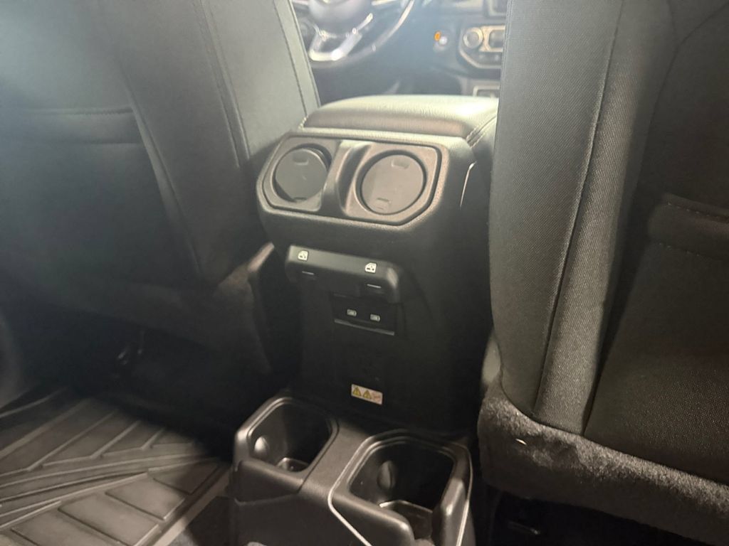 Used 2022 Jeep Wrangler Unlimited Sahara w/ LED Lighting Group AWD/4WD image 24