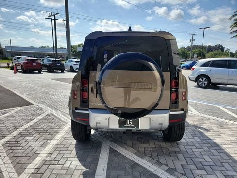 New 2025 Land Rover Defender 110 S AWD/4WD image 4