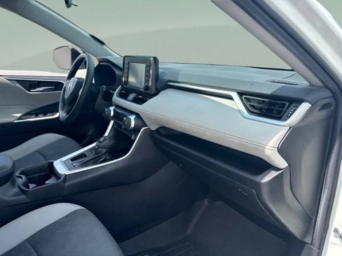 Used 2020 Toyota RAV4 XLE FWD image 25