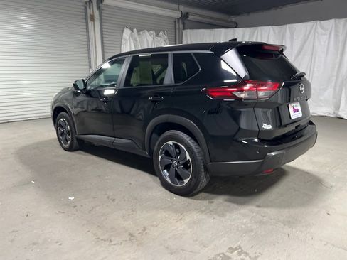 Used 2025 Nissan Rogue SV FWD image 5