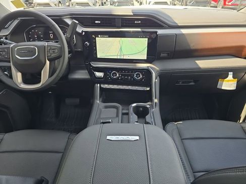 New 2025 GMC Sierra 2500 Denali w/ Denali Reserve Package image 15