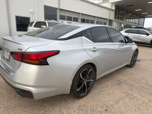 Used 2023 Nissan Altima 2.5 SR w/ SR Premium Package image 10