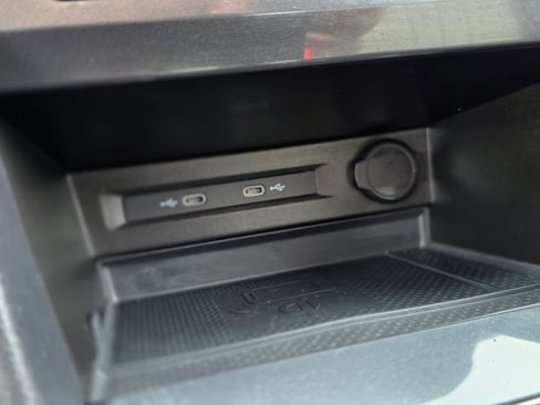 Used 2023 Volkswagen Tiguan SE FWD image 32