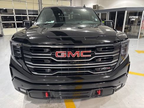 Used 2025 GMC Sierra 1500 AT4 image 3