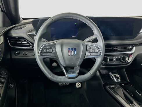 Used 2024 Buick Envista Sport Touring w/ Convenience II Package FWD image 17