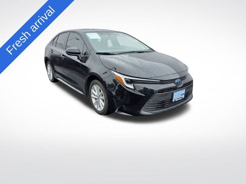 Used 2023 Toyota Corolla LE w/ LE Premium Package image 1
