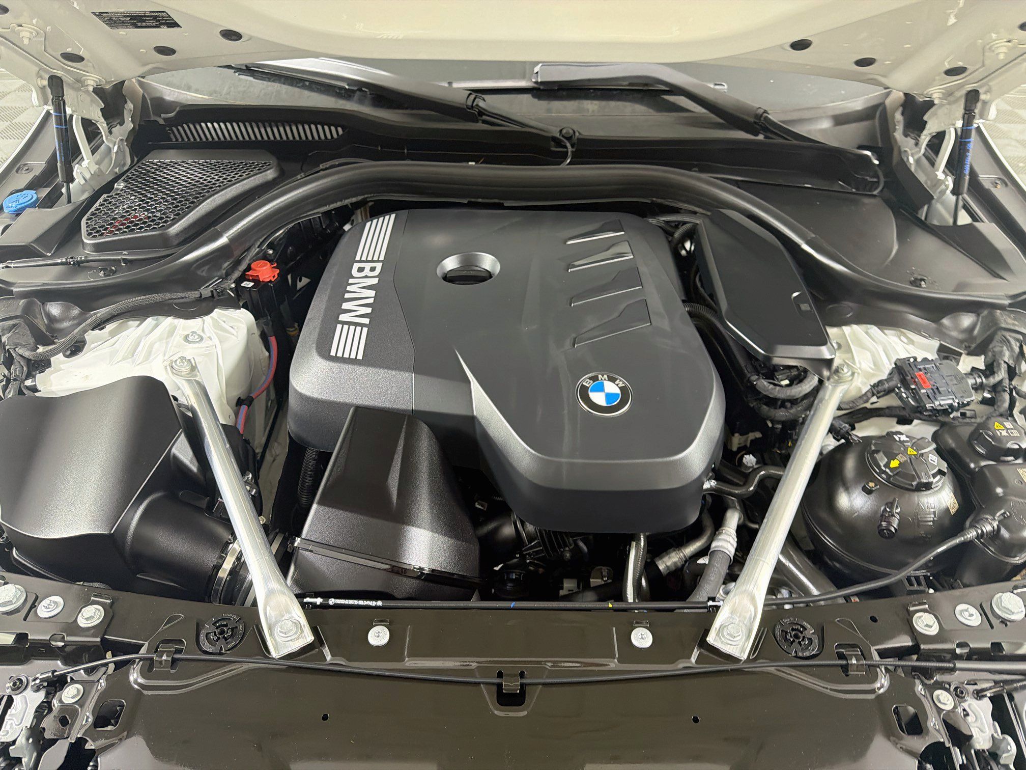 Used 2026 BMW 530i w/ Premium Package RWD image 34