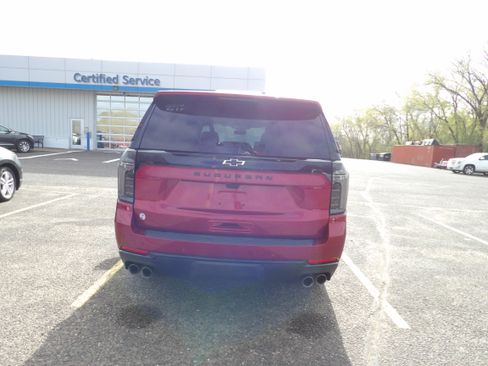 Used 2025 Chevrolet Suburban Z71 w/ Z71 Off-Road Package AWD/4WD image 5