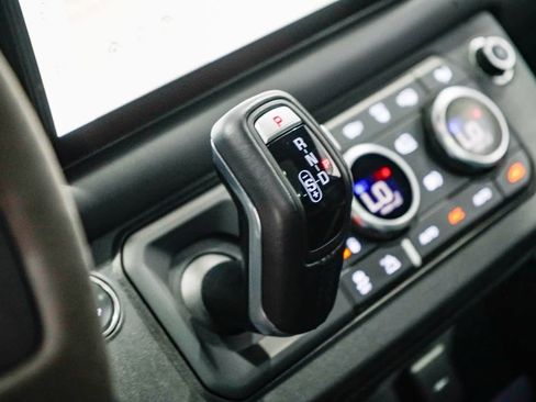 Used 2023 Land Rover Defender 110 V8 image 21