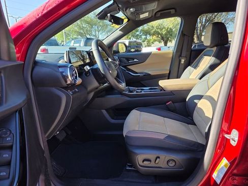 Used 2025 Chevrolet Equinox ACTIV w/ Safety and Technology Package AWD/4WD image 12