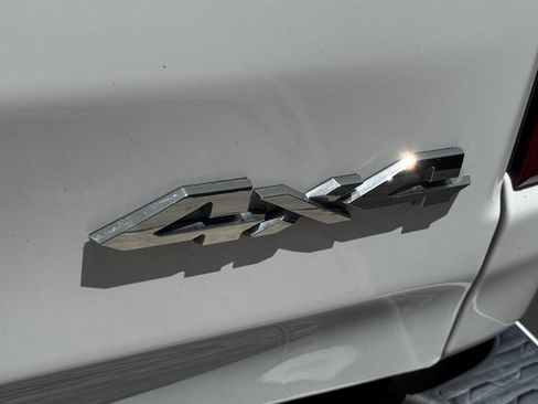 Used 2021 RAM 1500 Laramie AWD/4WD image 15