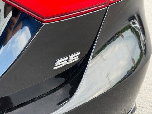 Certified 2023 Toyota Camry SE image 6