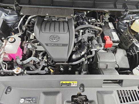 Used 2023 Toyota Highlander XLE FWD image 22