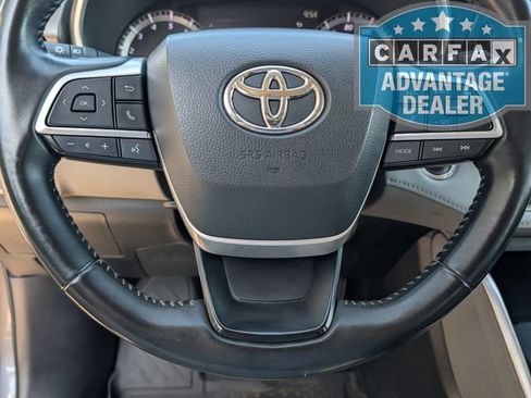 Used 2022 Toyota Highlander XLE AWD/4WD image 6