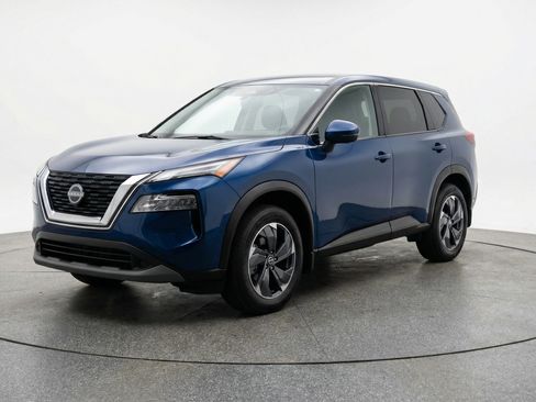 Used 2025 Nissan Rogue SV FWD image 3
