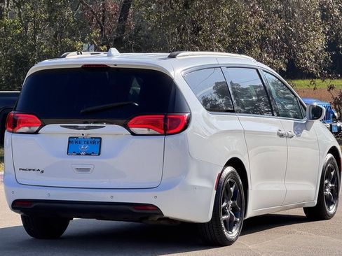 Used 2019 Chrysler Pacifica Touring-L Plus w/ Advanced Safetytec Group image 14