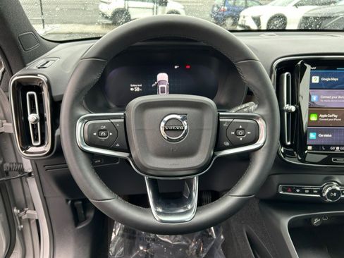 Used 2023 Volvo XC40 Recharge Plus image 20