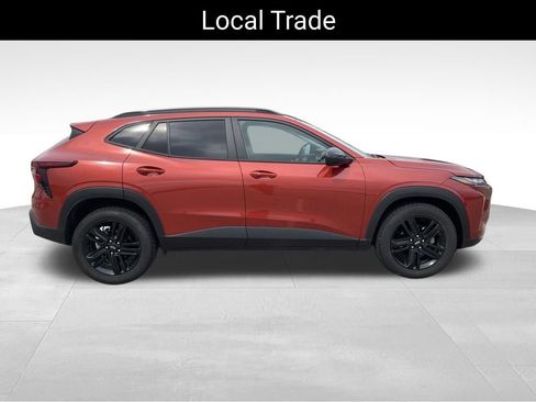 Used 2024 Chevrolet Trax ACTIV w/ Sunroof Package FWD image 8