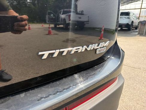 Used 2016 Ford Edge Titanium w/ Equipment Group 301A AWD/4WD image 10