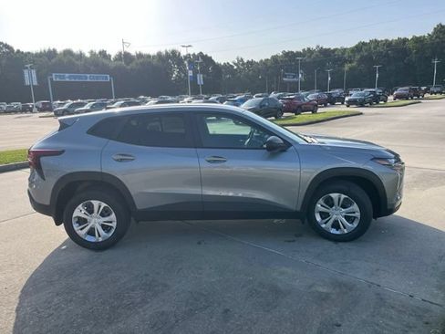 New 2026 Chevrolet Trax LS FWD image 8