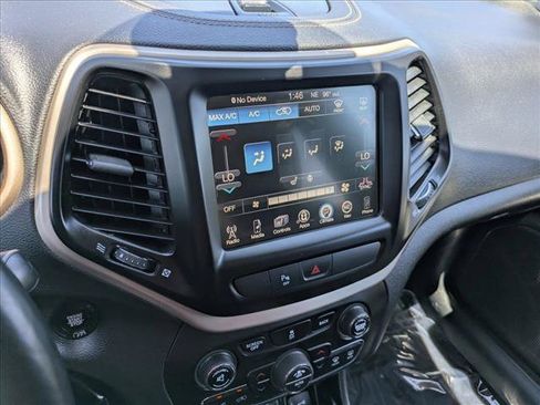 Used 2017 Jeep Cherokee High Altitude AWD/4WD image 12