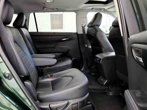 Certified 2024 Toyota Highlander XLE AWD/4WD image 42