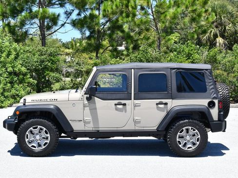Used 2018 Jeep Wrangler Unlimited Rubicon w/ Connectivity Group AWD/4WD image 23