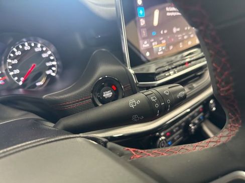 Used 2025 Jeep Compass Trailhawk image 36