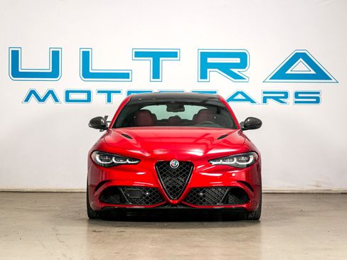 Used 2024 Alfa Romeo Giulia Quadrifoglio image 9