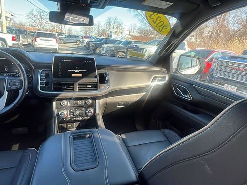 Used 2023 GMC Yukon SLT w/ SLT Luxury Package image 34