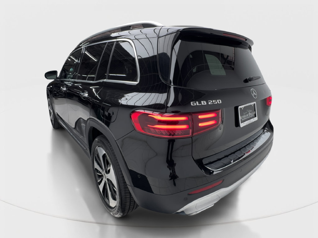 Used 2025 Mercedes-Benz GLB 250 4MATIC image 11