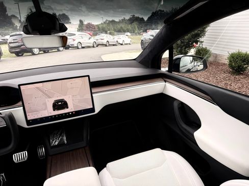 Used 2023 Tesla Model X AWD/4WD image 41