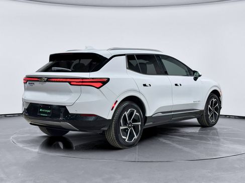 Used 2024 Chevrolet Equinox EV LT image 3