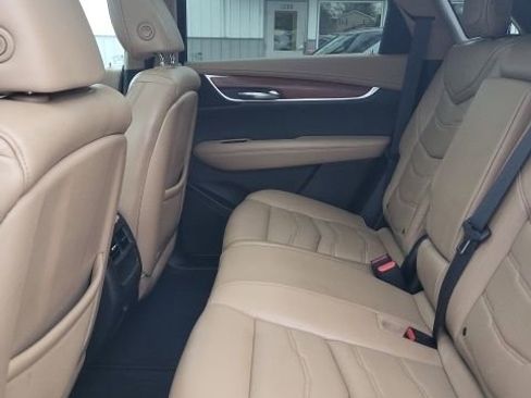 Used 2017 Cadillac XT5 Platinum w/ Driver Assist Package AWD/4WD image 15