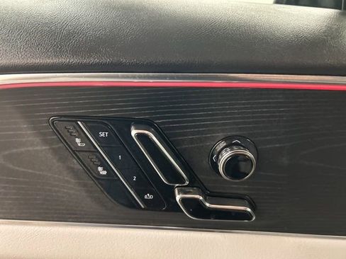 Used 2024 Cadillac Lyriq Luxury image 10