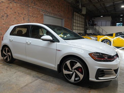 Used 2018 Volkswagen GTI SE w/ SE Leather Package FWD image 2