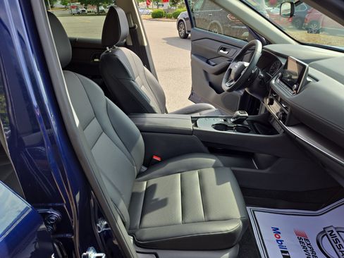 Certified 2026 Nissan Rogue SV w/ SV Premium Package FWD image 19