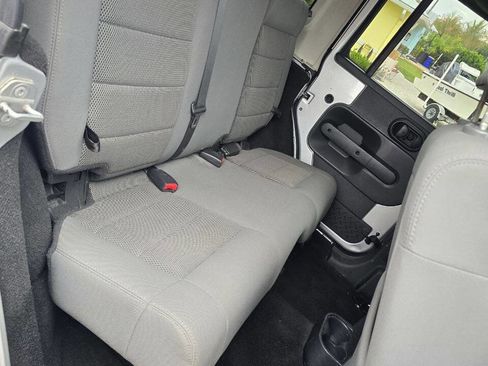 Used 2009 Jeep Wrangler Unlimited Sahara w/ Dual Top Group image 14