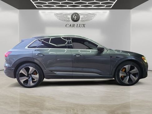 Used 2019 Audi e-tron Prestige w/ Prestige Package image 6