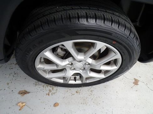 Certified 2024 Jeep Compass Latitude w/ Sun and Sound Group image 29